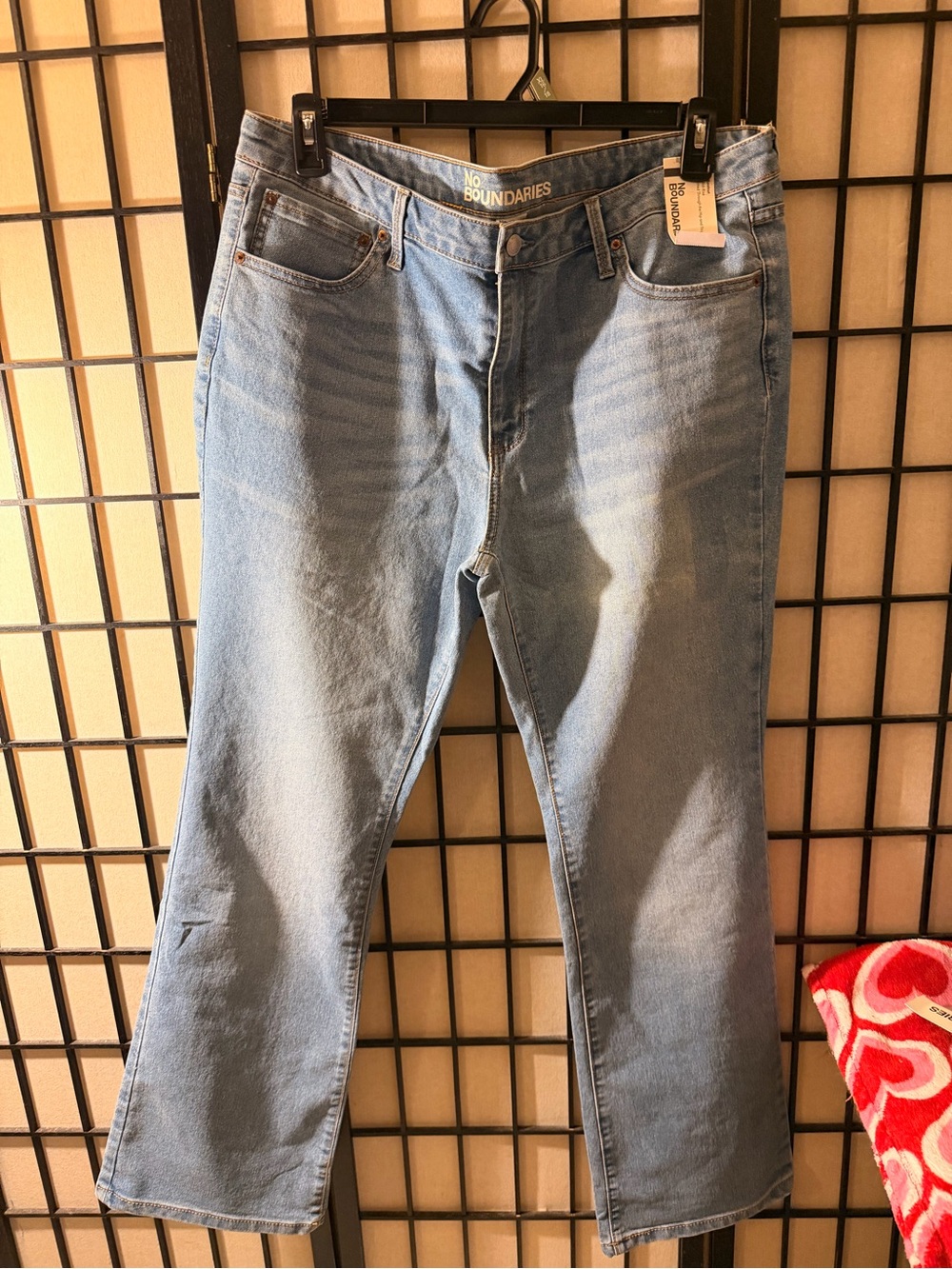 No Boundaries Women’s Light Blue Straight Jeans - Picture 3 of 5